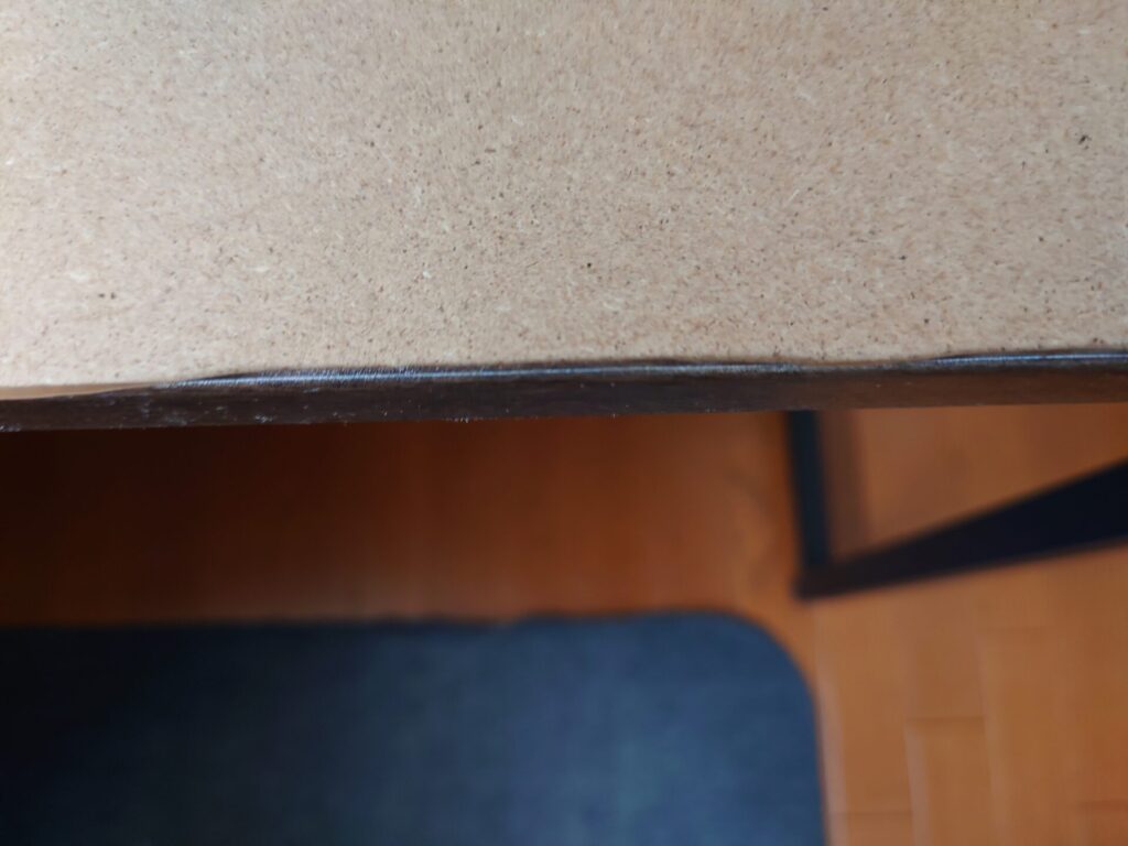desk-peeling