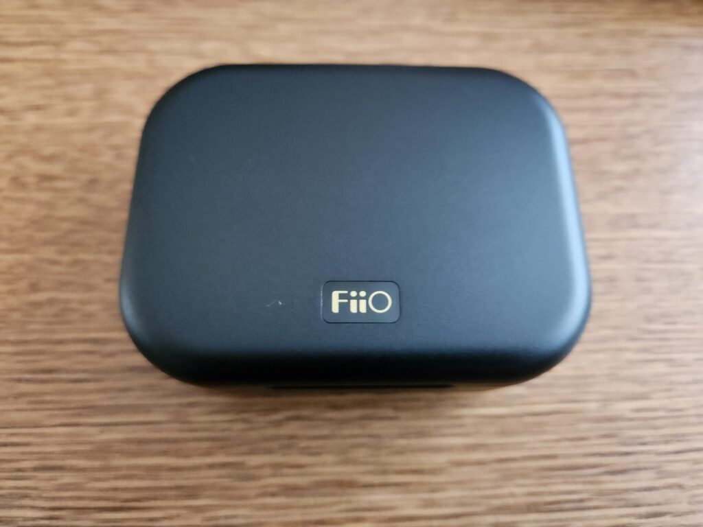 fiio-utws5-charging-case-top