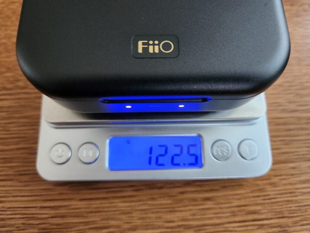 fiio-utws5-with-charging-case-weight