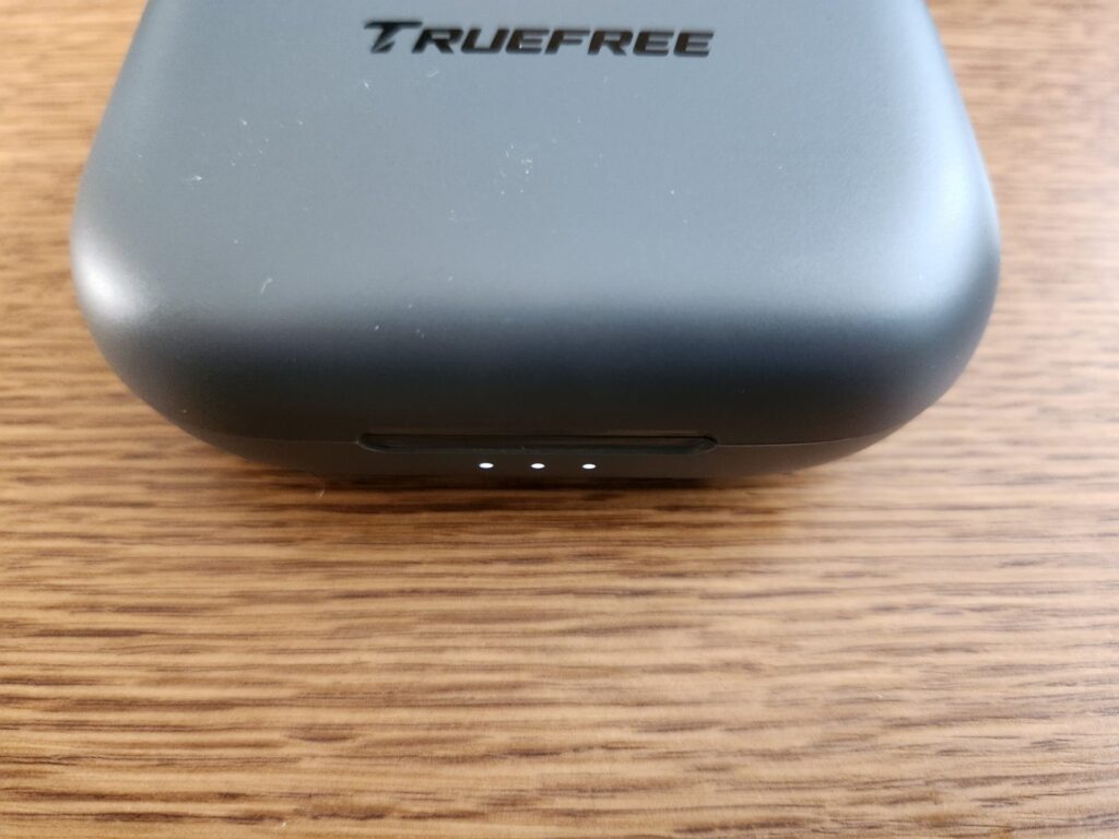 truefree-o1-chargning-case-front