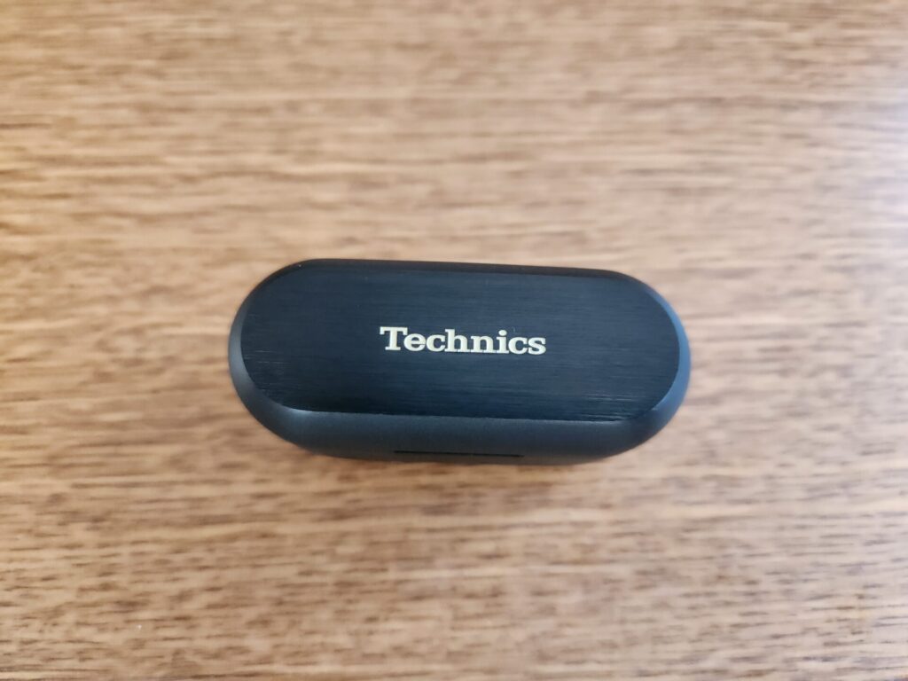 technics-eah-az80-charging-case-top