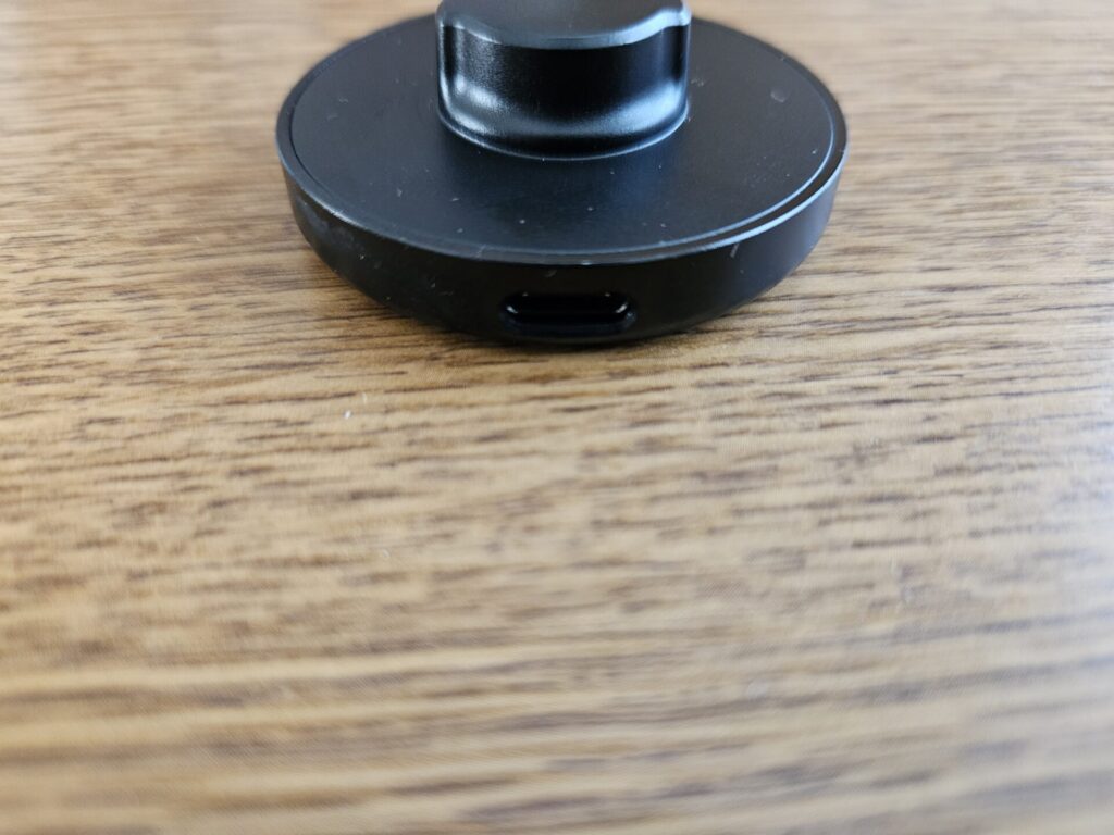 oura-ring-gen3-charger-port