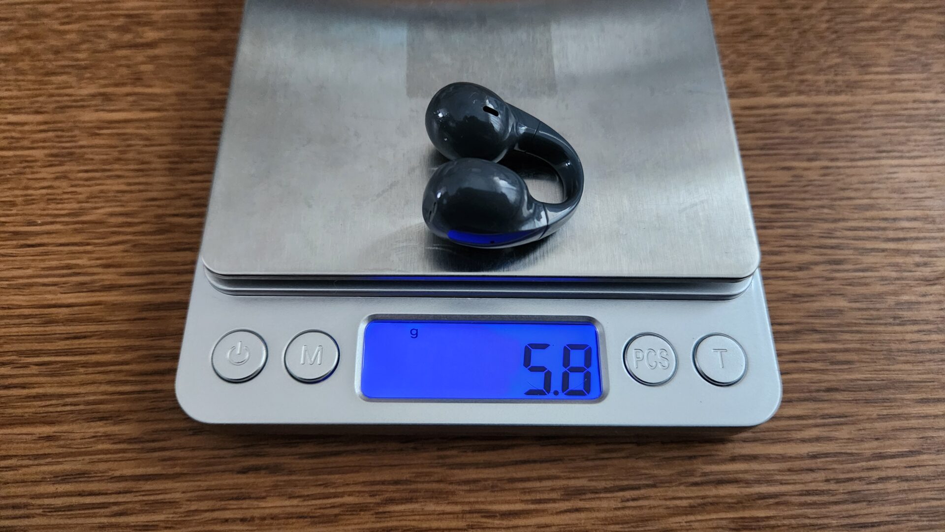 外で気軽に使えるイヤーカフイヤホンだが… Edifier R1 レビュー | 繊細ガジェットレビュー