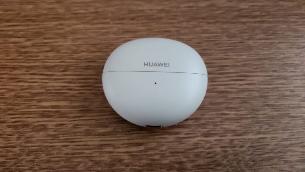 huawei-freeclip-charging-case-front