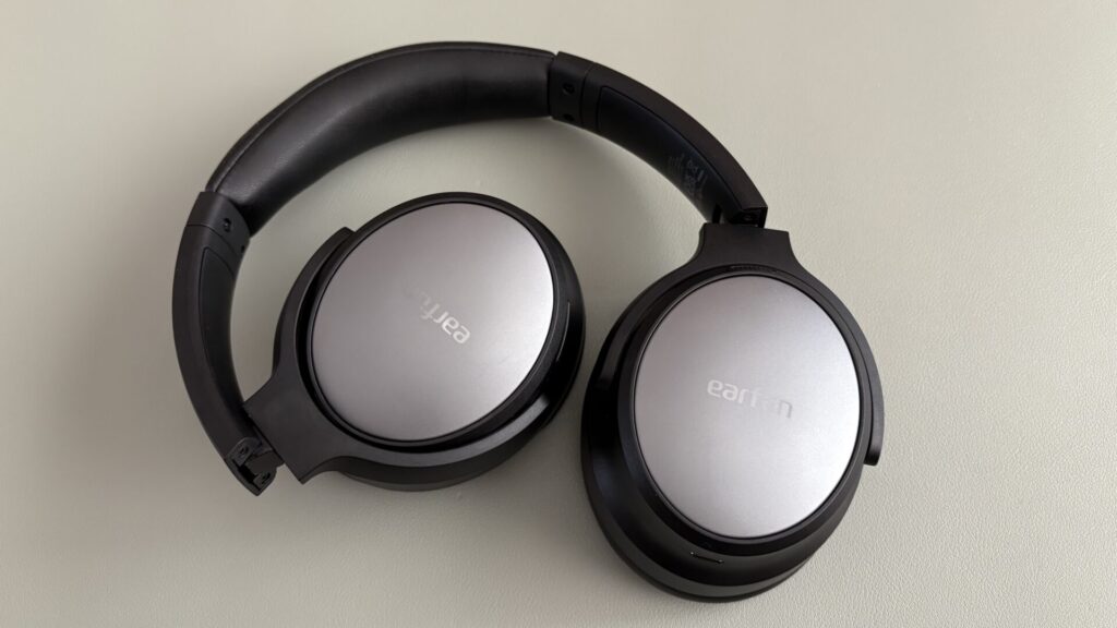 earfun-tune-pro-folded-1