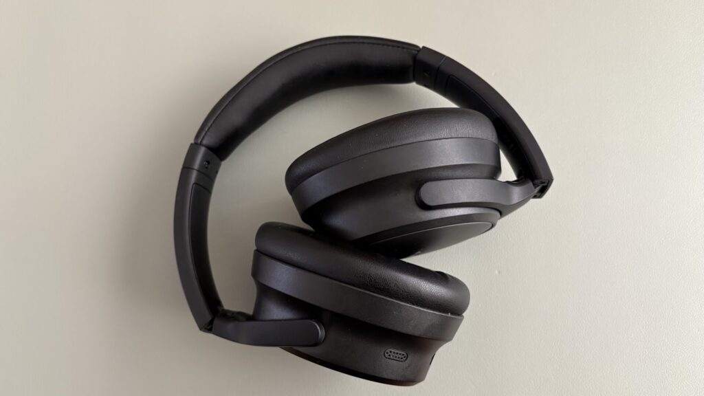 earfun-tune-pro-folded-2