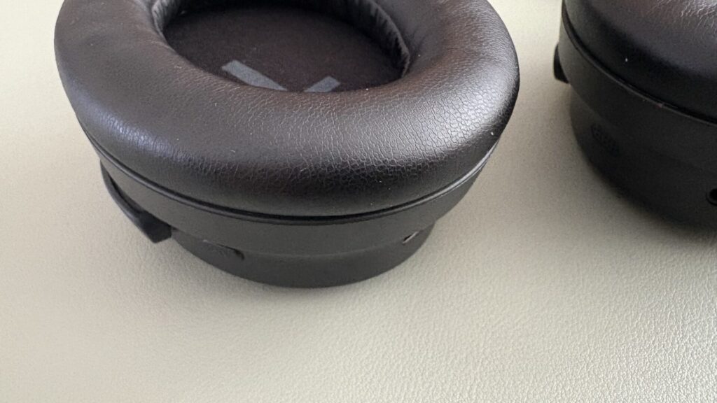 earfun-tune-pro-earcup-l-button