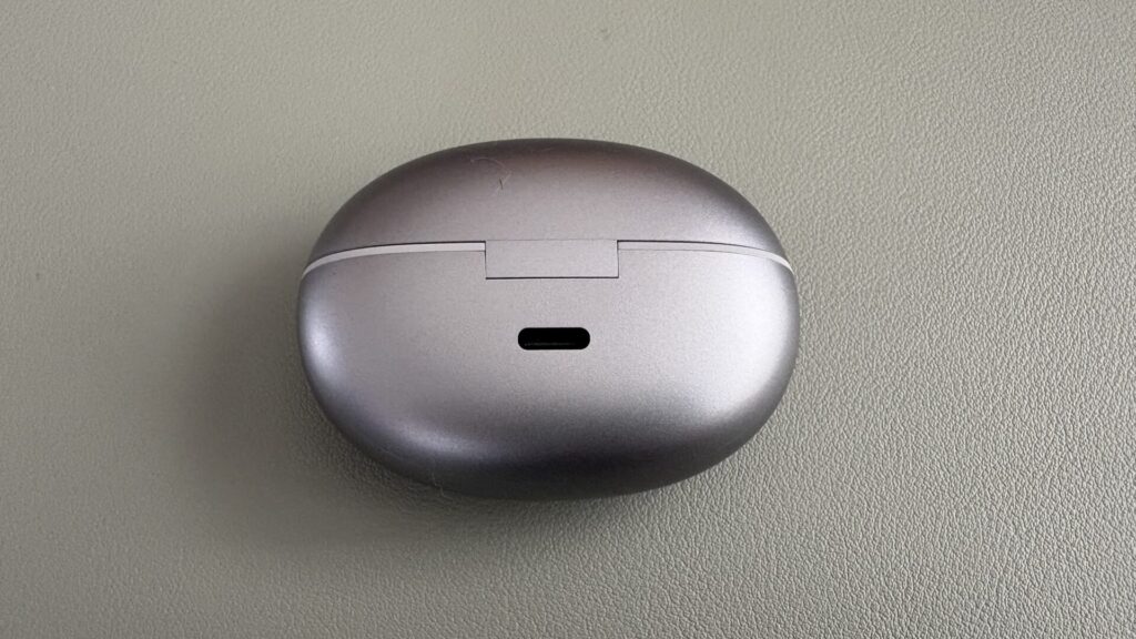 qcy-crossky-c30s-charging-case-back