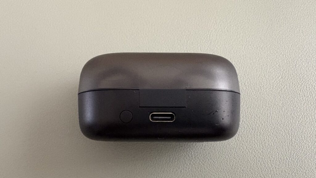 amazfit-up-charging-case-back