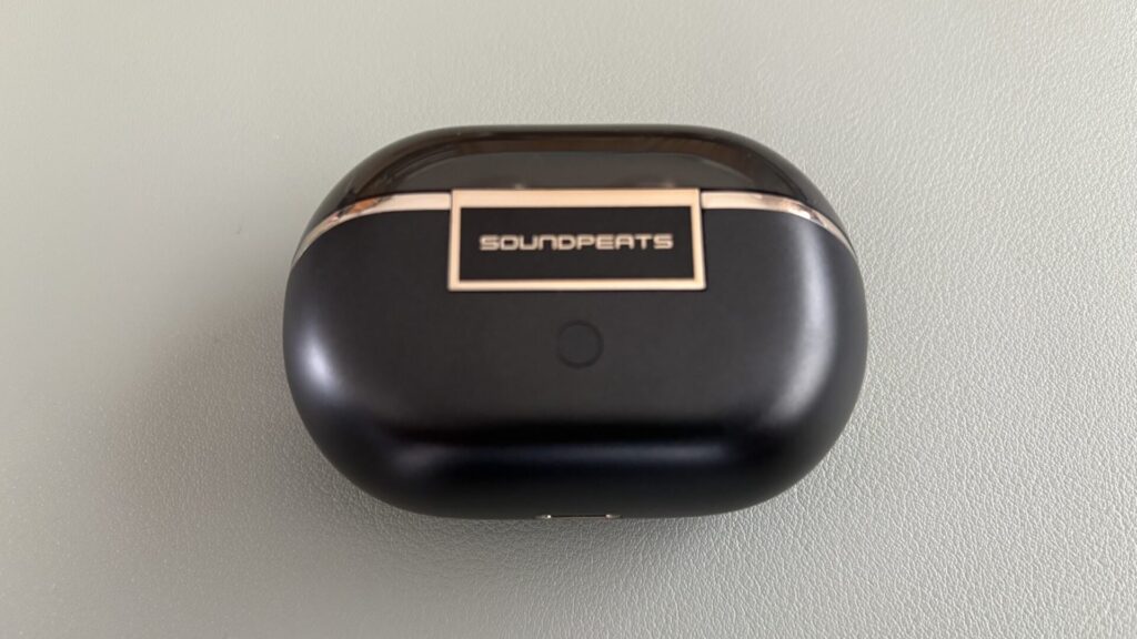 soundpeats-h3-charging-case-button