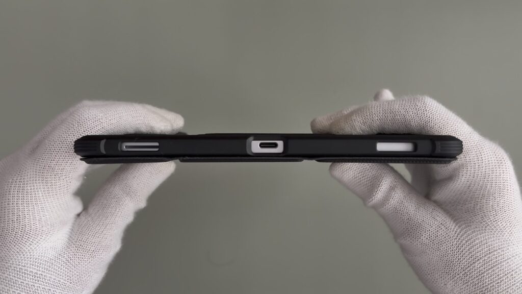 spigen-magnet-case-for-galaxy-s25-bottom-side