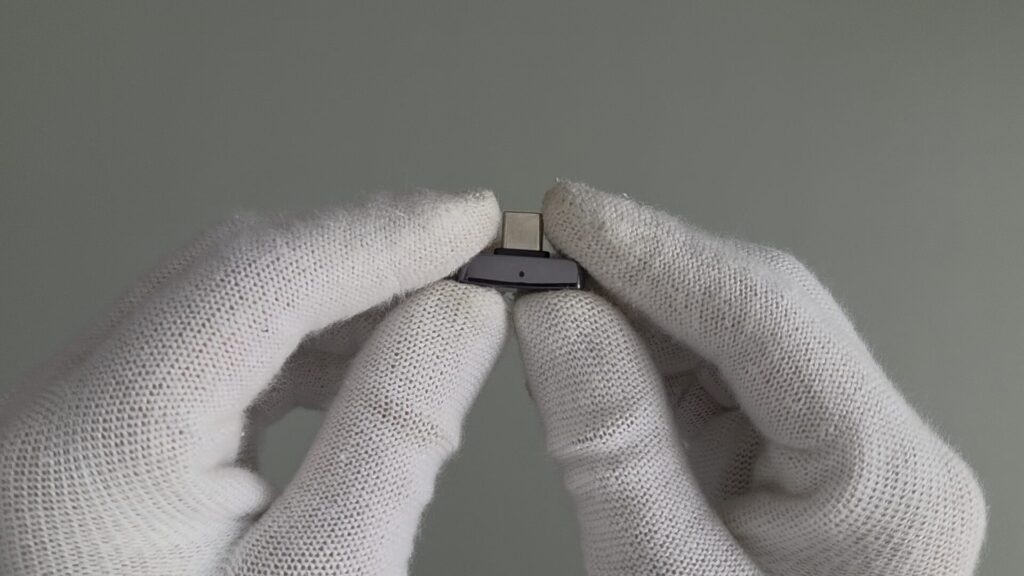 questyle-qcc-dongle-pro-led-indicator