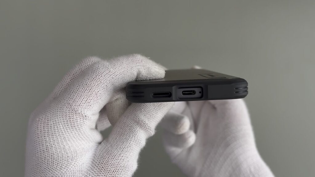 spigen-magnet-case-for-galaxy-s25-bottom-side