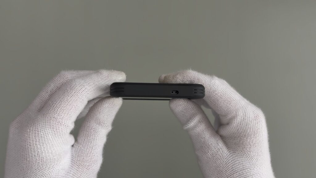 spigen-magnet-case-for-galaxy-s25-top-side
