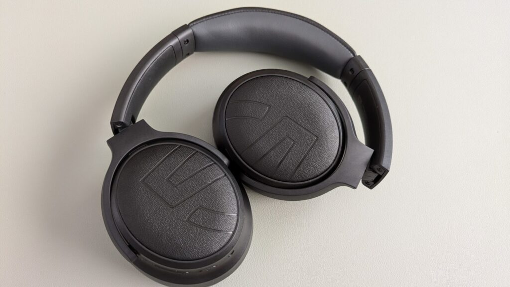 soundpeats-space-pro-folded-1