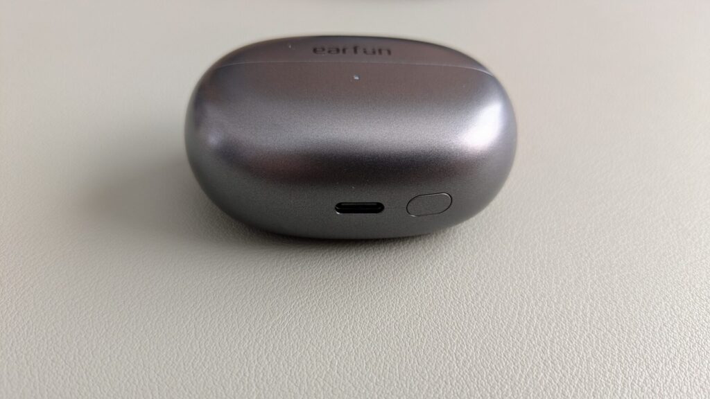 earfun-clip-charging-case-button