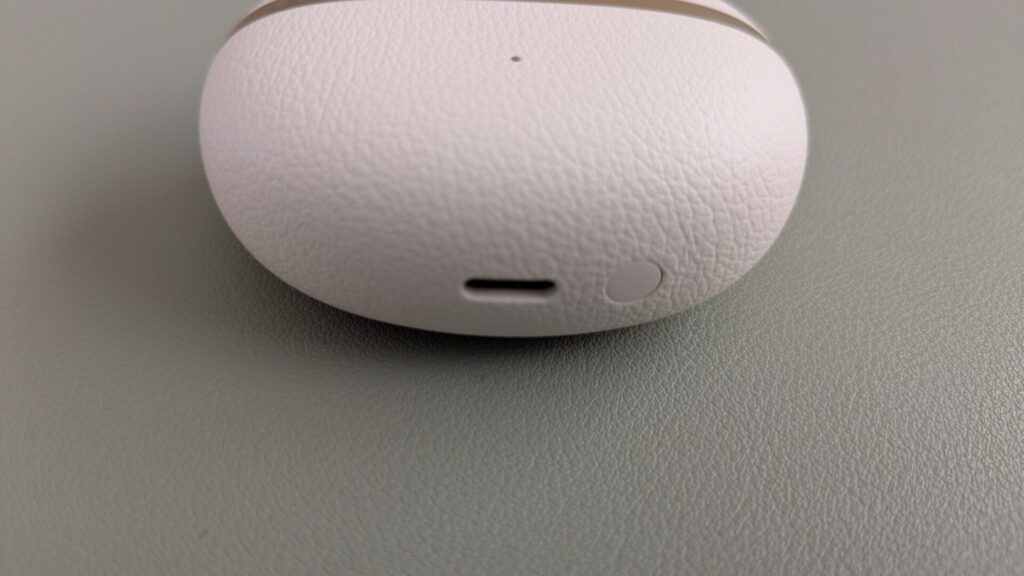 qcy-crossky-c50-charging-case-bottom