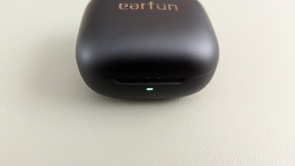 earfun-air-pro-4i-charging-case-front