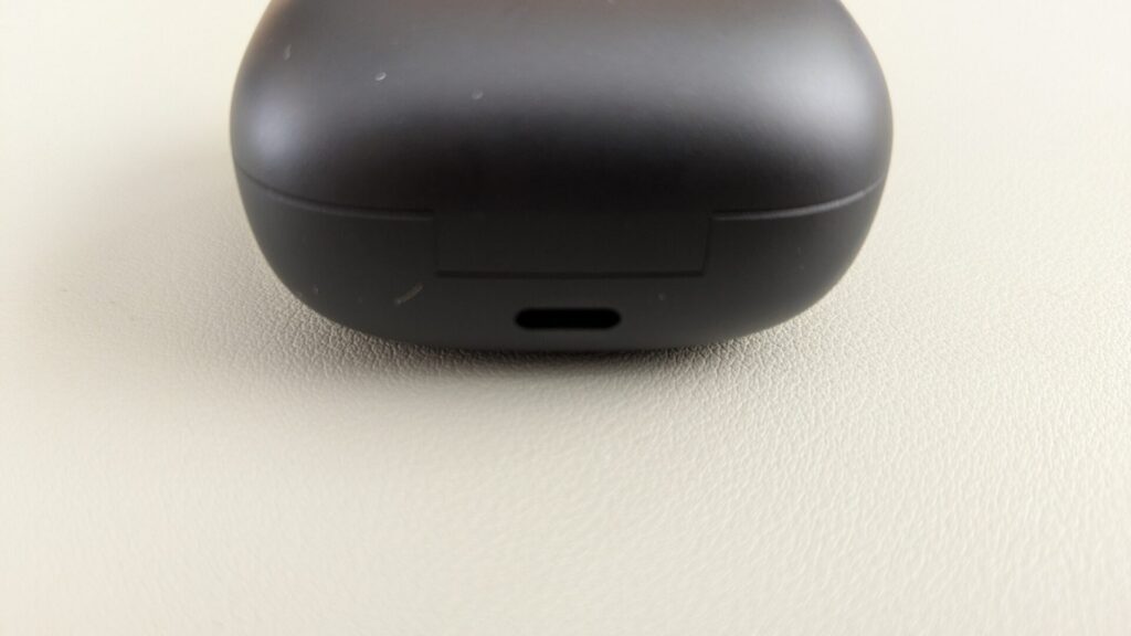 earfun-air-pro-4i-charging-case-back