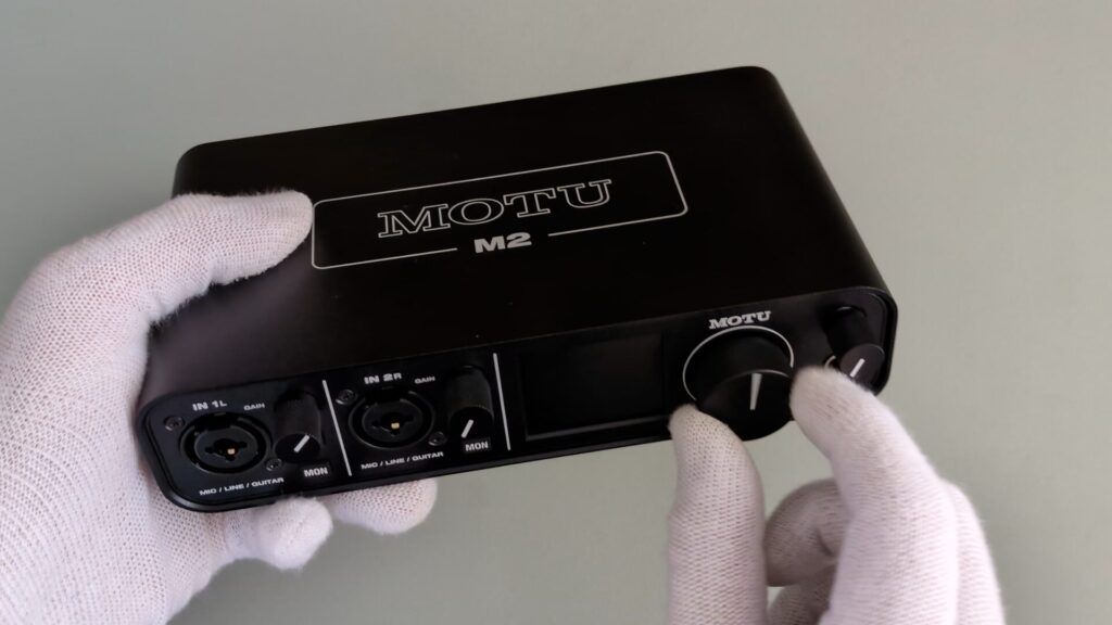 motu-m2-knob