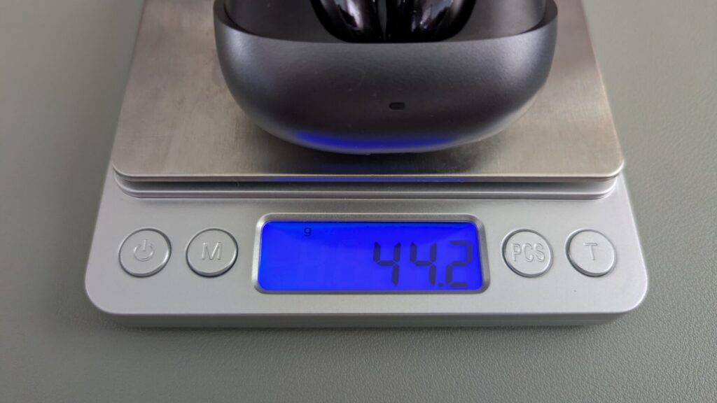 joyroom-oe3-with-charging-case-weight