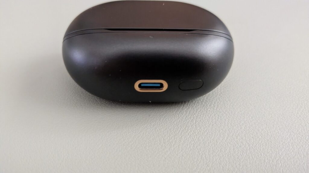soundpeats-air5-pro-plus-charging-case-button
