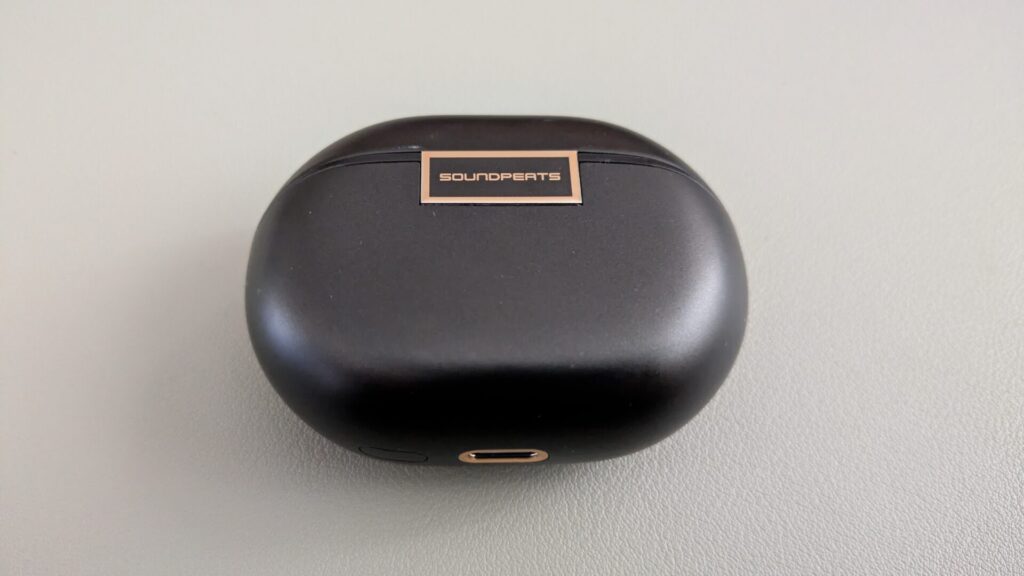 soundpeats-air5-pro-plus-charging-case-back