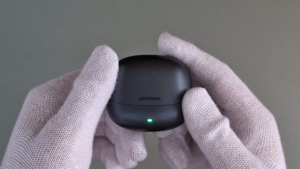 joyroom-oe3-charging-case-front