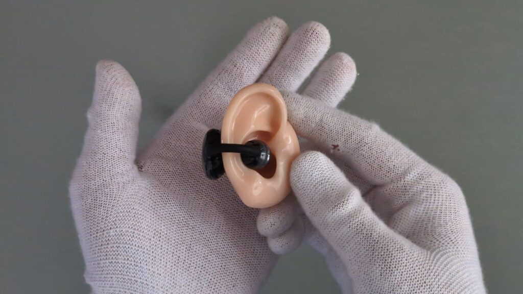 jbl-soundgear-clips-appearance-side
