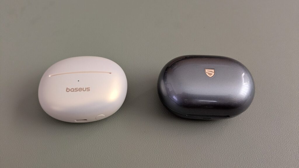 baseus-bowie-mc1-pro-vs-soundpeats-clip1-charging-case
