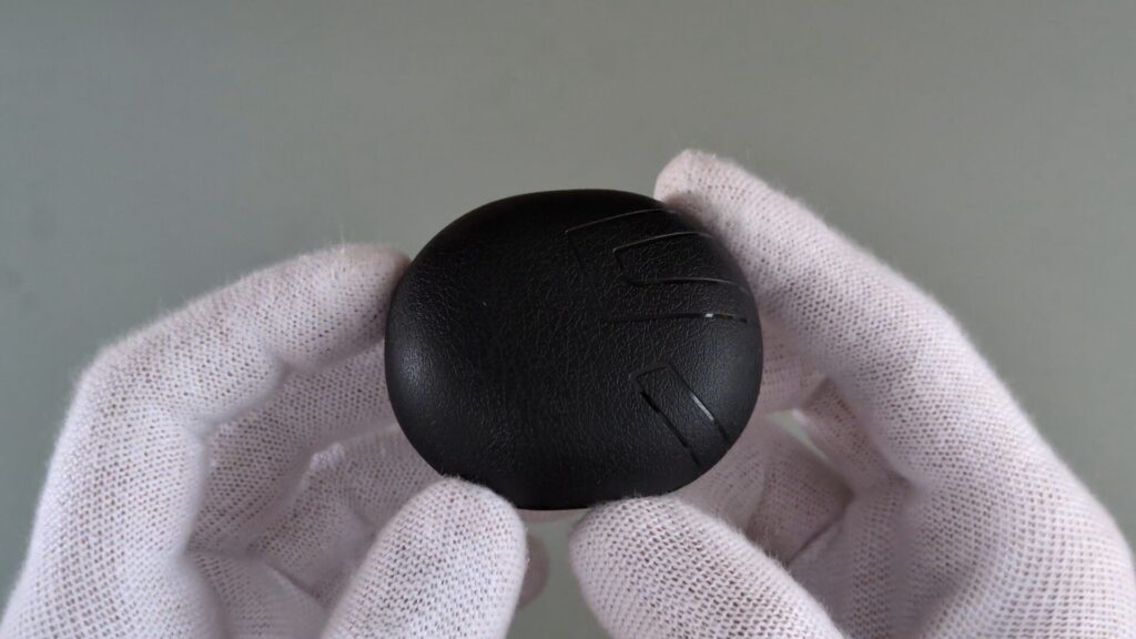 soundpeats-c30-charging-case-top