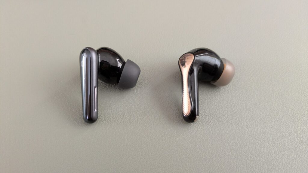 anker-soundcore-liberty-5-vs-soundpeats-air5-pro-side