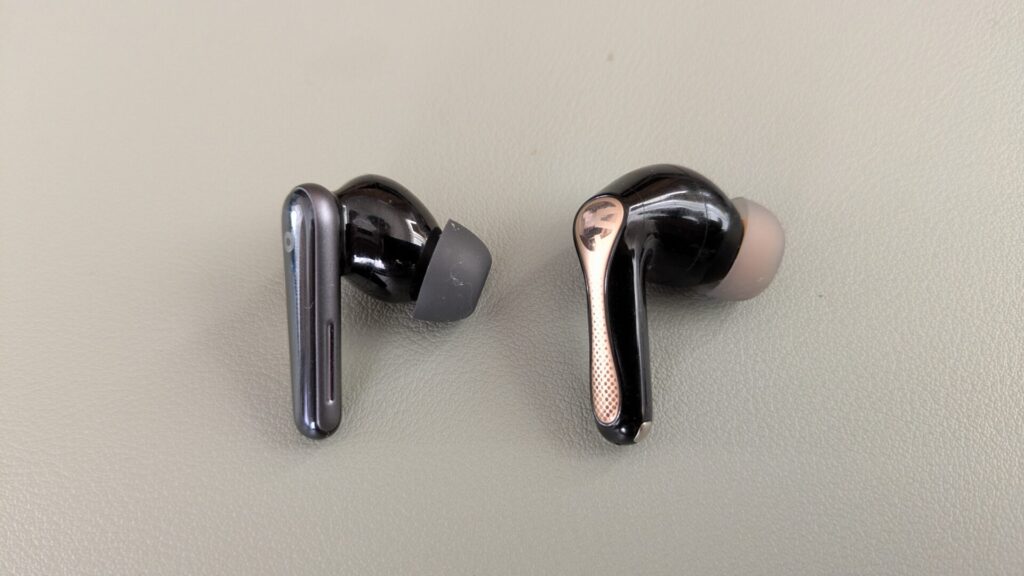 anker-soundcore-liberty-5-vs-soundpeats-air5-pro-touch-sensor