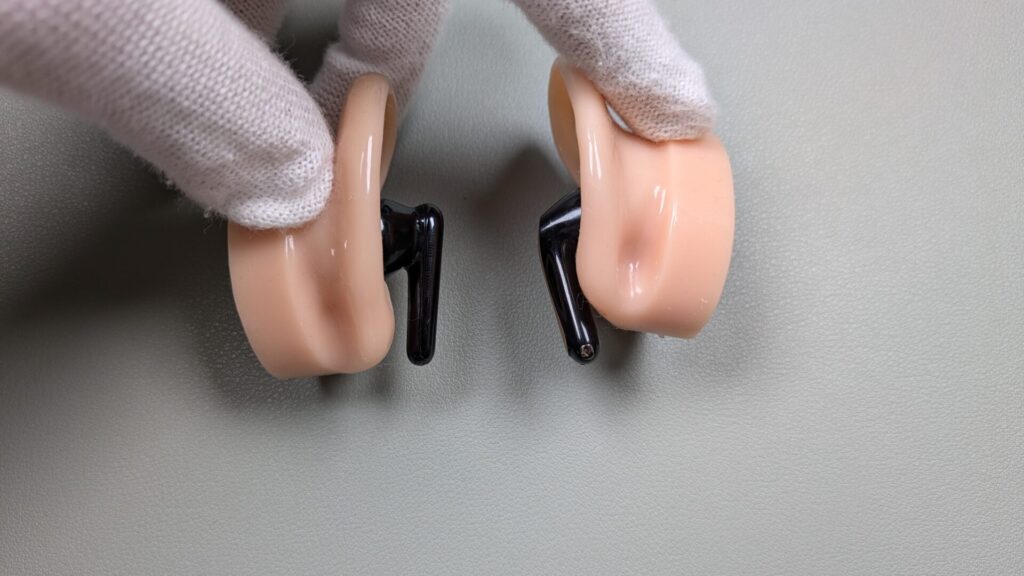 anker-soundcore-liberty-4-pro-vs-soundpeats-air5-pro-appearance-back