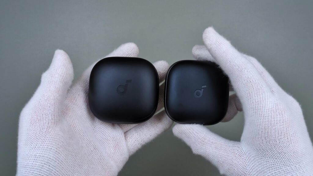 anker-soundcore-liberty-4-pro-charging-case