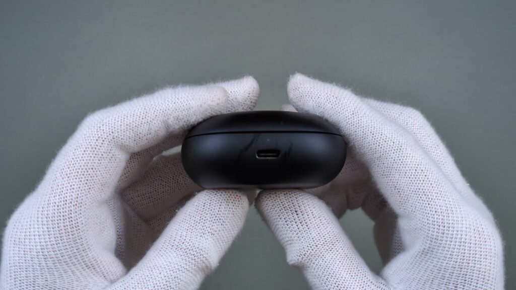 anker-soundcore-liberty-4-pro-charging-case-back-side