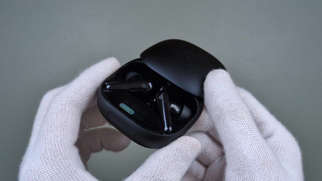 anker-soundcore-liberty-4-pro-charging-case-anc-control-1