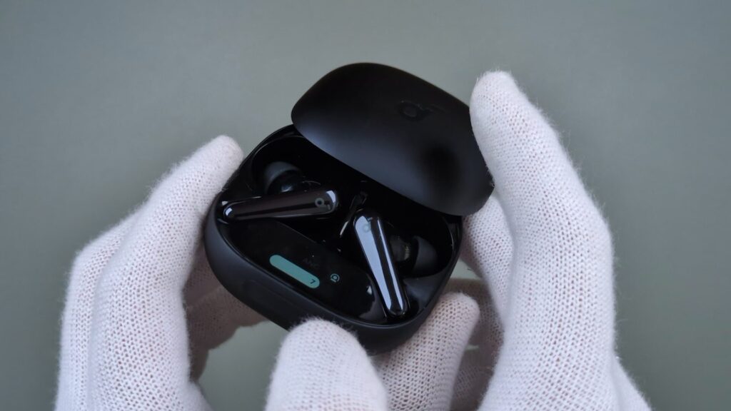 anker-soundcore-liberty-4-pro-charging-case-anc-control-2