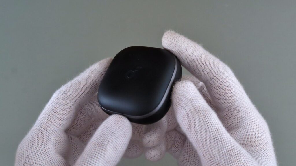 anker-soundcore-liberty-5-charging-case