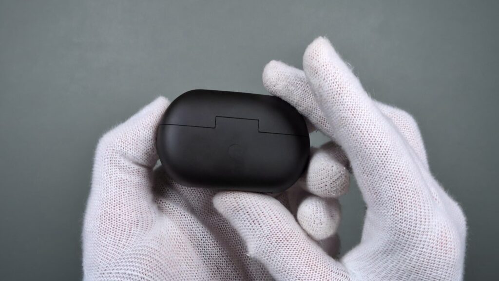 nuarl-νclip-charging-case-button