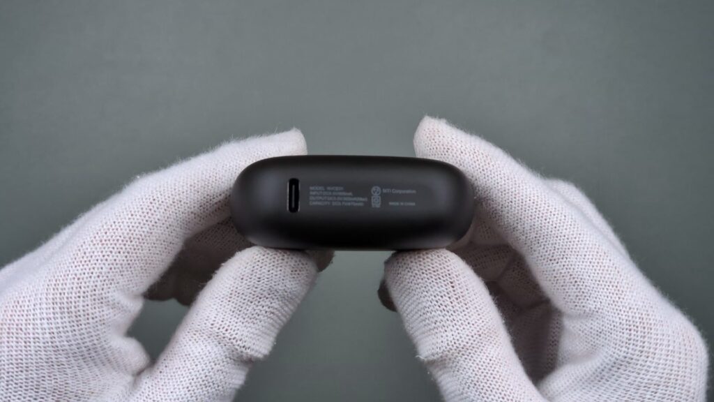 nuarl-νclip-charging-case-bottom