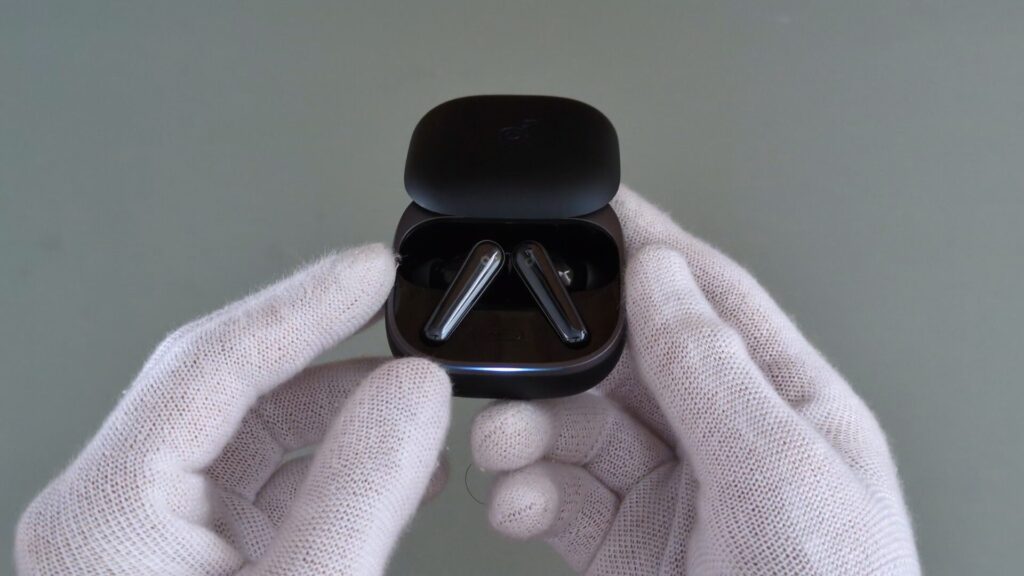 anker-soundcore-liberty-5-charging-case-opened