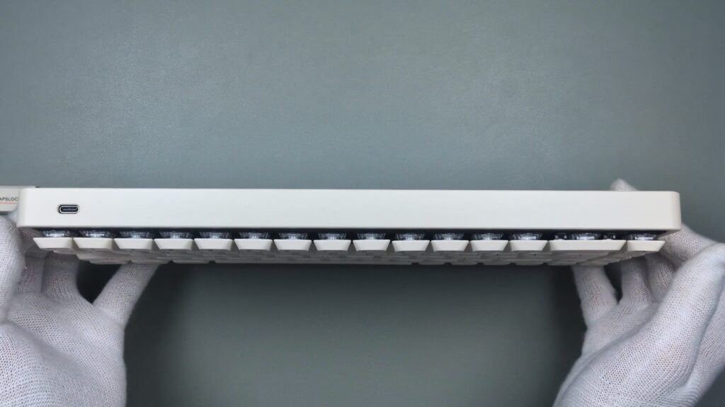 iqunix-magi65-usb-c-port