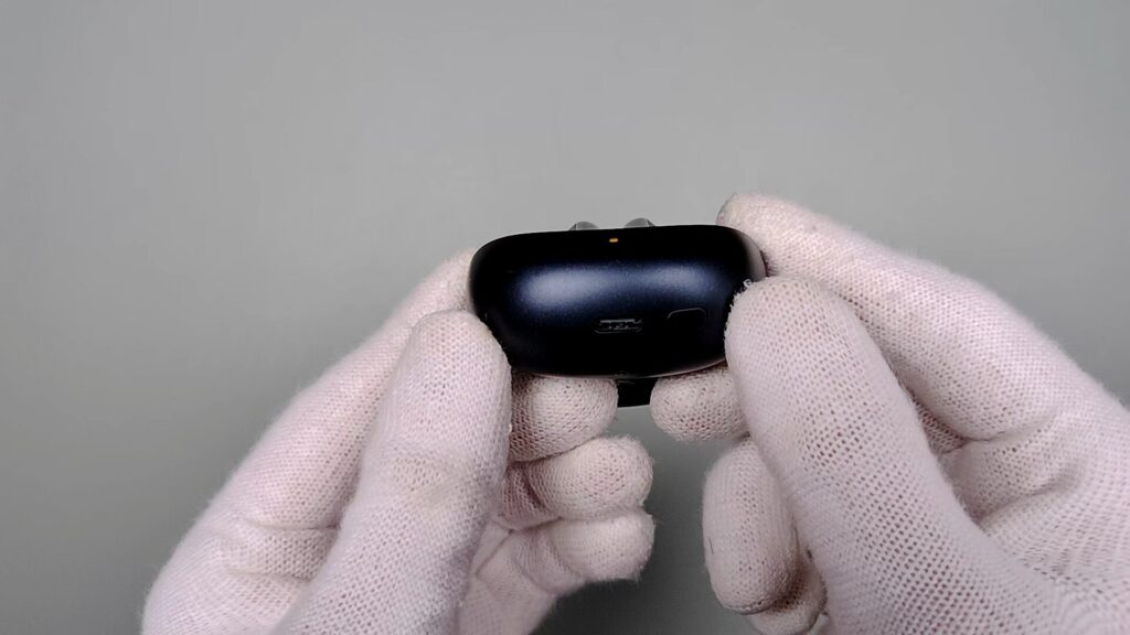 qcy-melobuds-n60-charging-case-bottom