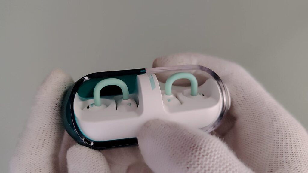 moondrop-pill-charging-case-open