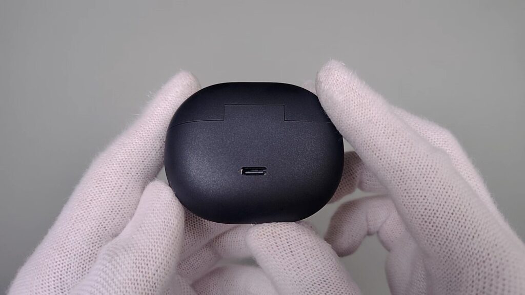 soundpeats-uu2-ear-cuff-earphones-charging-case-back