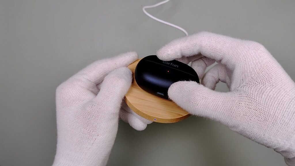 earfun-clip-2-charging-case-wireless-charging