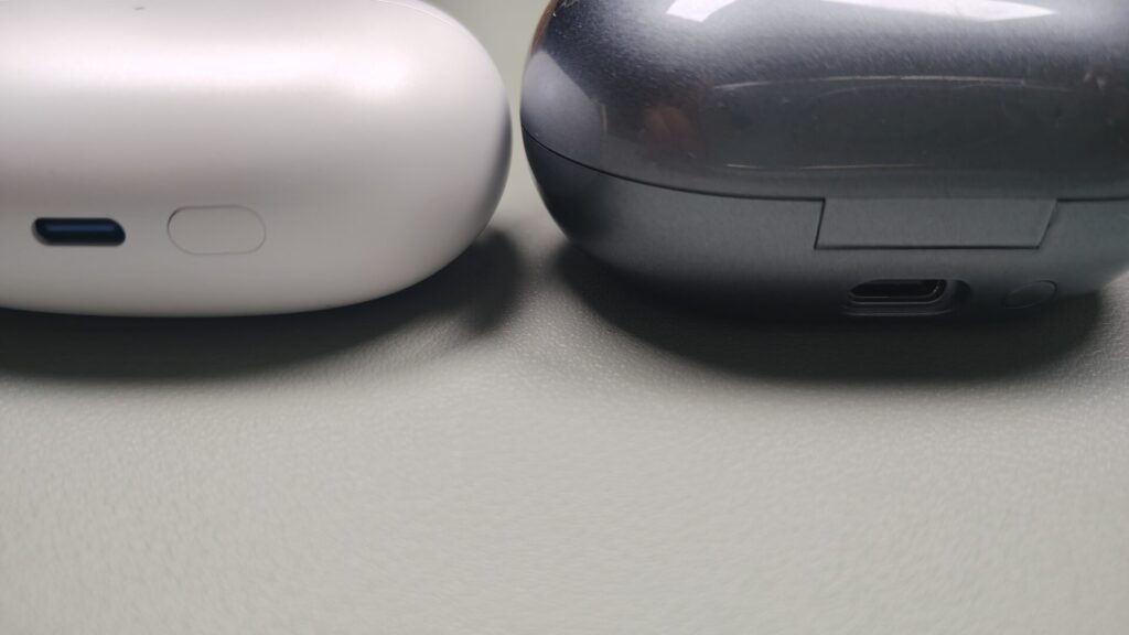 earfun-clip-2-vs-soundpeats-clip1-charging-case-button