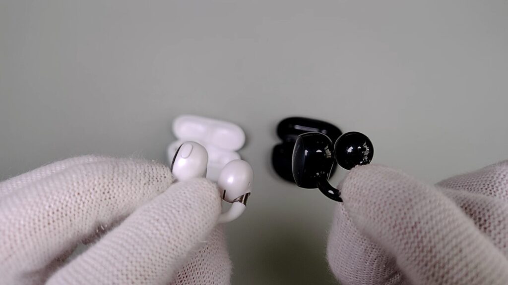 earfun-clip-2-vs-soundpeats-uu2-ear-cuff-earphones-button
