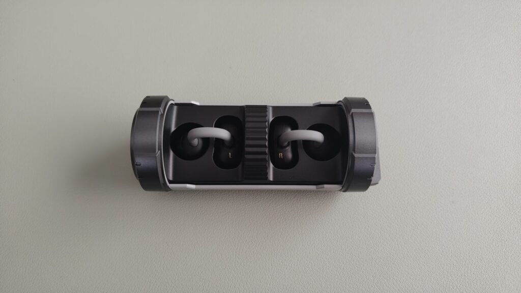 moondrop-u-c-t-s-charging-case-opened
